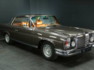Image 8/30 of Mercedes-Benz 280 SE 3,5 (1970)