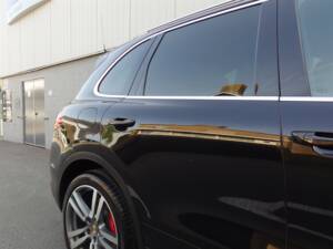 Bild 25/98 von Porsche Cayenne Turbo (2010)