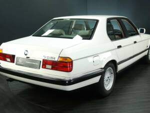 Immagine 2/30 di BMW 735i (1987)