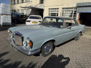 Image 2/8 of Mercedes-Benz 280 SE (1969)