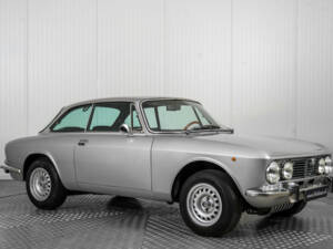 Bild 5/50 von Alfa Romeo 2000 GT Veloce (1975)