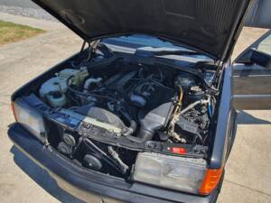 Imagen 25/30 de Mercedes-Benz 190 E 2.5-16V (1989)