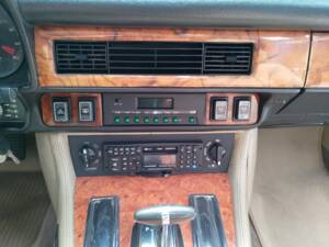 Image 30/70 of Jaguar XJ-S Convertible (1988)