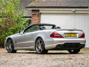 Image 4/32 de Mercedes-Benz SL 63 AMG (2008)