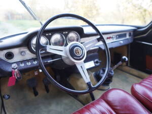 Image 27/32 of Alfa Romeo 2600 Sprint (1963)