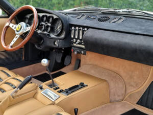 Image 22/26 of Ferrari 365 GTB&#x2F;4 Daytona (1970)