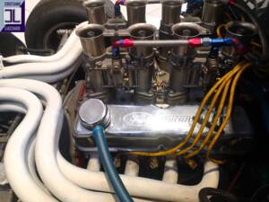 Image 39/50 of Ford GT40 (1966)