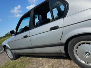 Image 31/33 de BMW 735i (1990)