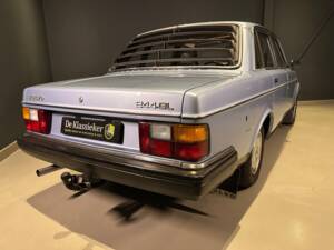 Image 6/33 of Volvo 244 (1981)