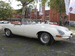 Imagen 2/23 de Jaguar E-Type 3.8 (1964)