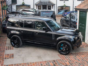 Image 8/25 of Land Rover Defender 110 P525 &quot;Bond Edition&quot; (2022)