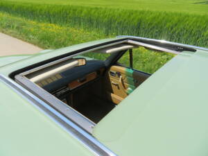Image 18/19 of Mercedes-Benz 280 CE (1973)