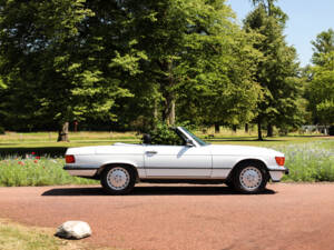 Image 8/85 of Mercedes-Benz 560 SL (1986)