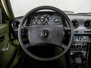 Image 8/50 of Mercedes-Benz 240 TD (1982)