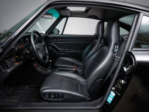 Image 26/40 of Porsche 911 Carrera 4S (1998)