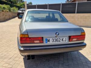 Image 20/40 of BMW 750iL (1989)