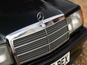 Imagen 47/50 de Mercedes-Benz 190 E 2.3-16 (1985)