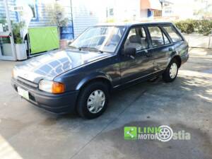 Bild 9/10 von Ford Escort 1.3 Turnier (1989)