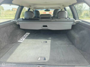 Image 13/32 of Volvo V 70 T5 (2002)