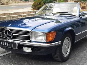 Image 2/17 of Mercedes-Benz 500 SL (1983)