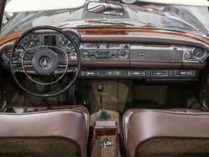 Image 28/35 of Mercedes-Benz 280 SL (1969)