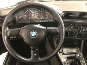 Image 17/28 of BMW M3 (1990)