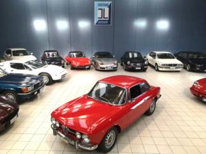 Image 1/51 de Alfa Romeo 1750 GT Veloce (1970)