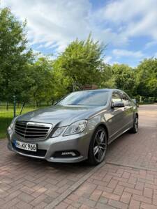 Image 1/14 de Mercedes-Benz E 500 4MATIC (2009)