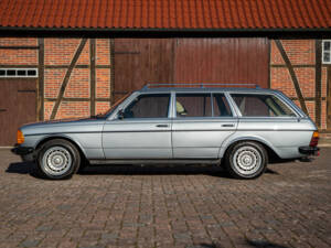 Image 12/42 of Mercedes-Benz 280 TE (1983)