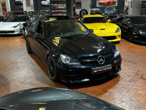 Bild 25/38 von Mercedes-Benz C 63 AMG (2013)