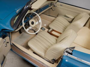 Image 22/38 of Mercedes-Benz 250 SL (1967)