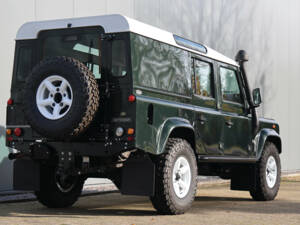 Immagine 8/34 di Land Rover Defender 110 (2000)