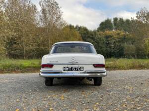 Image 7/132 of Mercedes-Benz 220 SE b (1963)