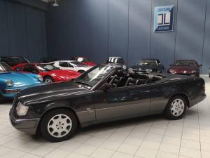 Image 4/50 of Mercedes-Benz 300 CE-24 (1992)