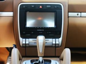 Bild 44/49 von Porsche Cayenne GTS (2009)