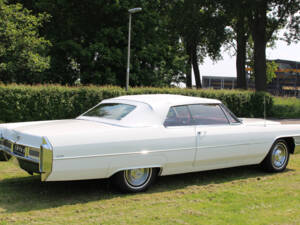 Image 4/28 de Cadillac DeVille Convertible (1965)