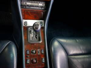 Image 19/33 of Mercedes-Benz 300 CE-24 (1993)