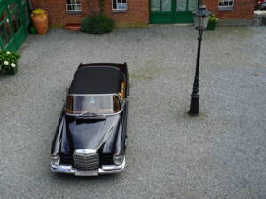 Image 23/23 of Mercedes-Benz 280 SE (1968)