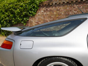 Immagine 15/50 di Porsche 928 GTS (1993)
