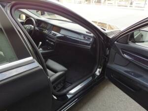 Image 63/95 of BMW 750i (2009)