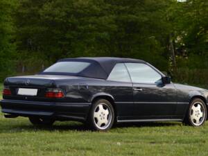 Image 20/22 of Mercedes-Benz 300 CE-24 (1993)
