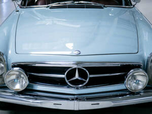 Image 22/24 of Mercedes-Benz 230 SL (1966)