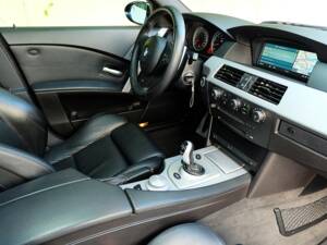 Image 45/51 of BMW M5 (2007)