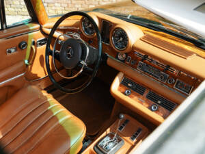 Image 30/50 of Mercedes-Benz 280 SE 3,5 (1971)