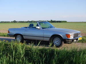 Image 25/87 of Mercedes-Benz 280 SL (1982)