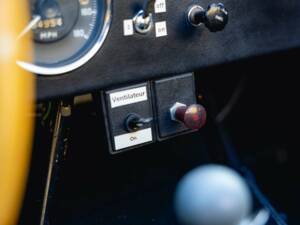 Image 48/68 of Shelby Cobra 289 (1966)