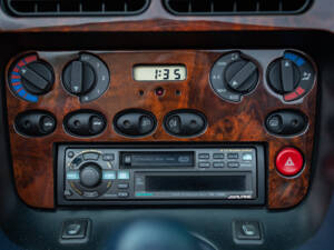 Bild 28/37 von Aston Martin DB 7 Volante (1998)