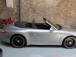 Image 2/21 of Porsche 911 Carrera 4 GTS (2012)