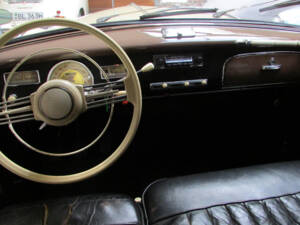 Imagen 11/19 de BMW 502 Baur (1954)