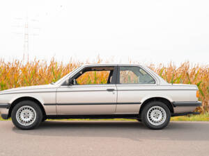 Image 8/80 de BMW 320i (1983)